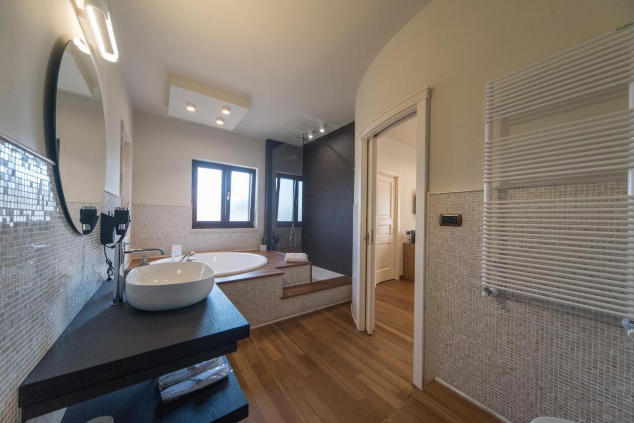 Queen Room Spa Bath