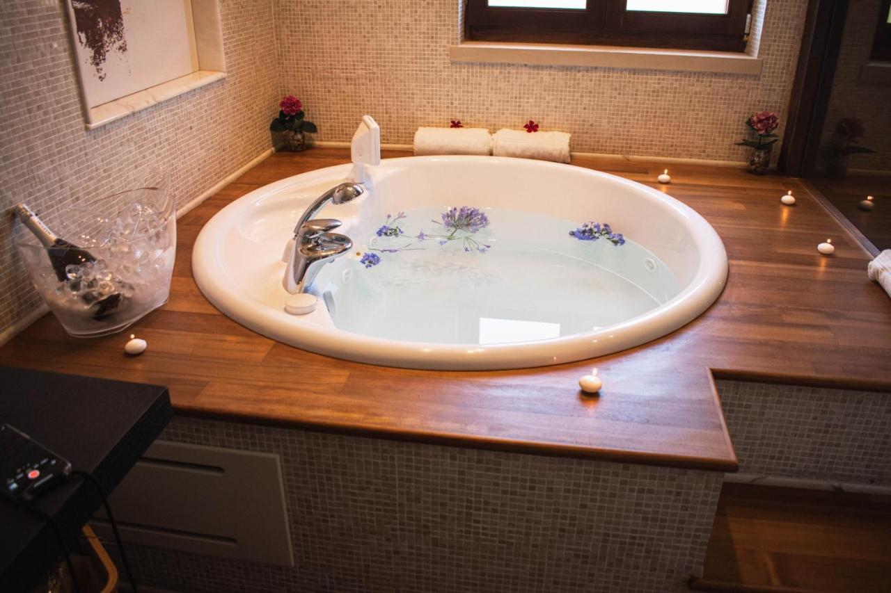 Queen Room Spa Bath