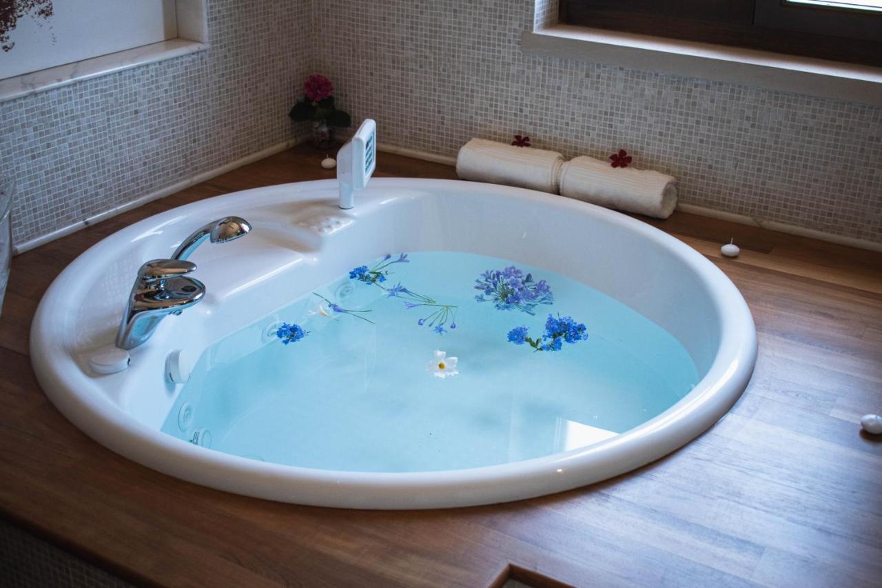 Queen Room Spa Bath