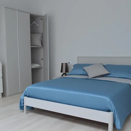 Trani Rent Rooms-3